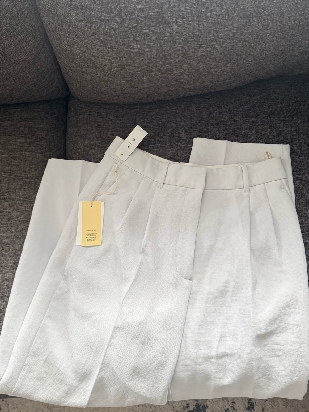 Aritzia Wilfred Carrot Pant - size 8 Tall - Frozen Grey